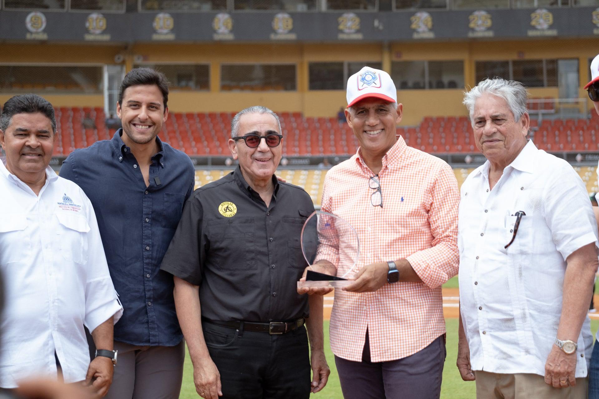 Con el apoyo de GBC Farmacias inauguran torneo de béisbol de la Liga Universitaria en Santiago