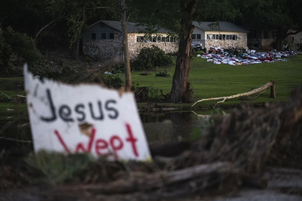 Disminuyen esperanzas de hallar sobrevivientes tras inundaciones en Texas